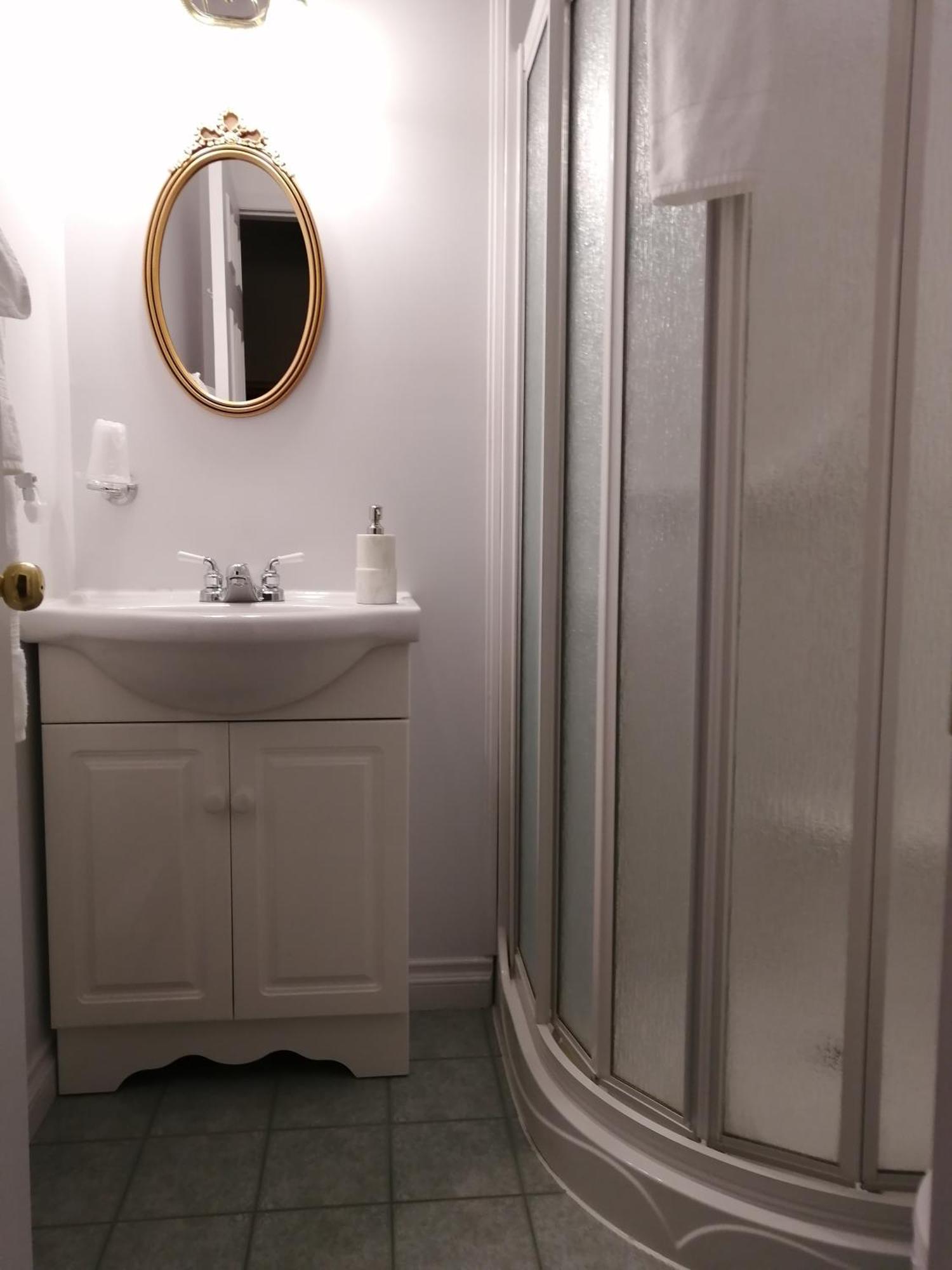 Au Coeur De Saint-Sauveur Bed & Breakfast Ruang foto