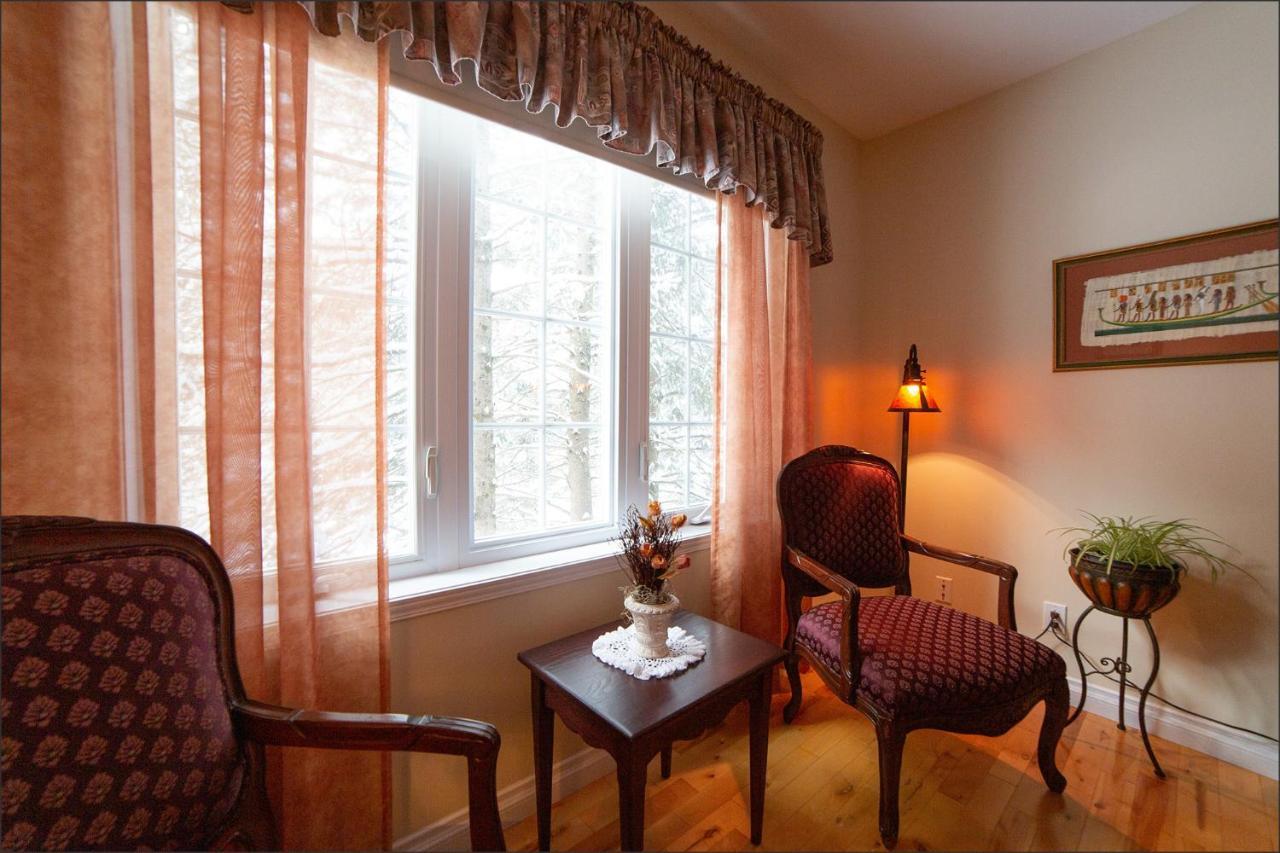 Au Coeur De Saint-Sauveur Bed & Breakfast Bagian luar foto